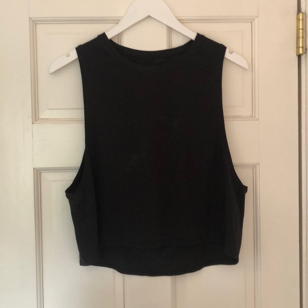 Black lululemon crop top